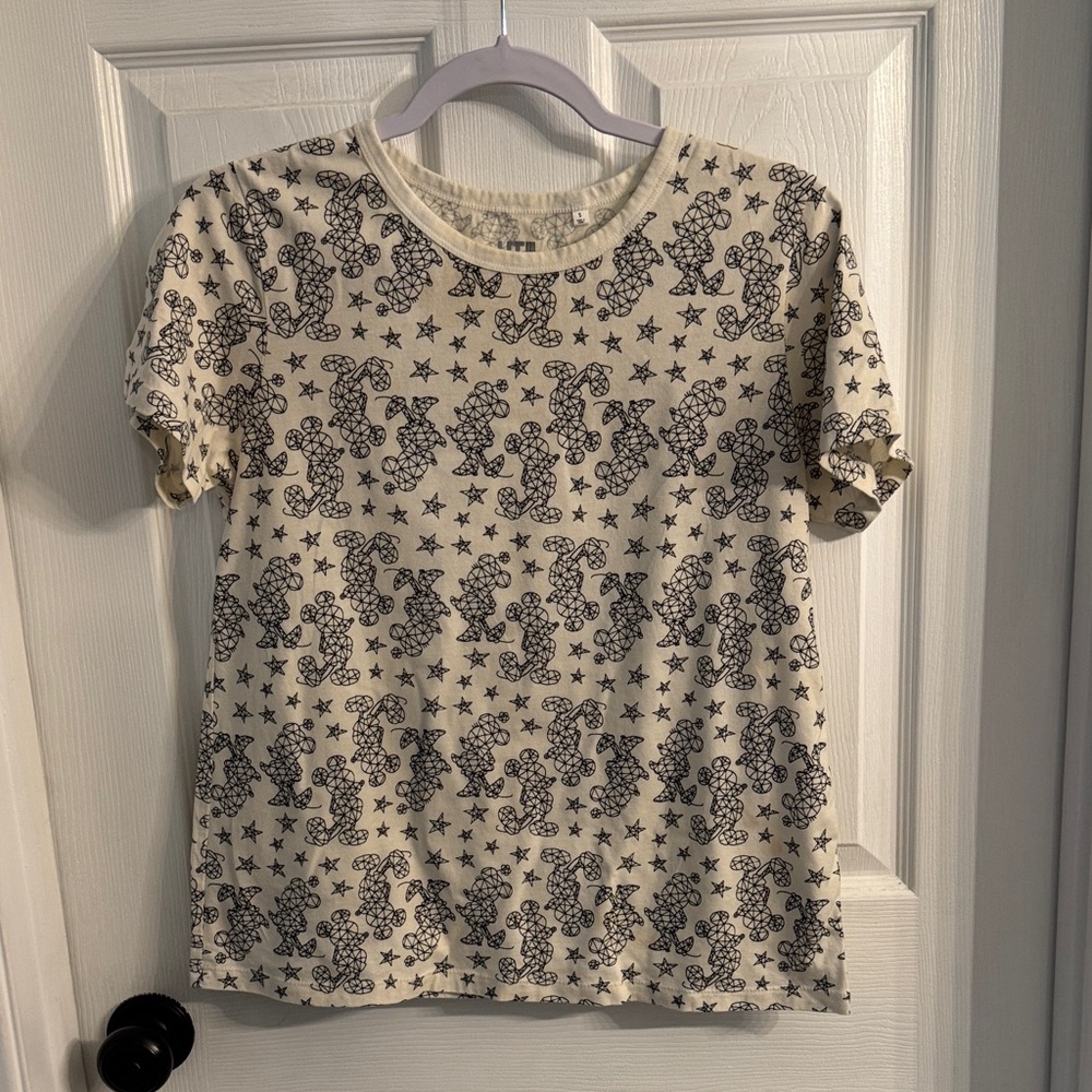 Disney Women's Cream and Black Geometric Graphic Tee